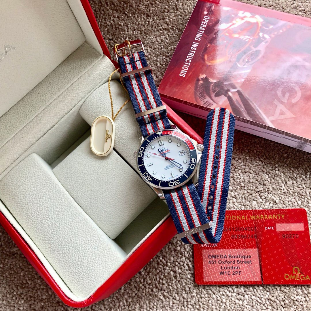OMEGA British Royal Navy Commander Limited Edition, equipado con correa militar NOTA NATO de cinco colores, m…
