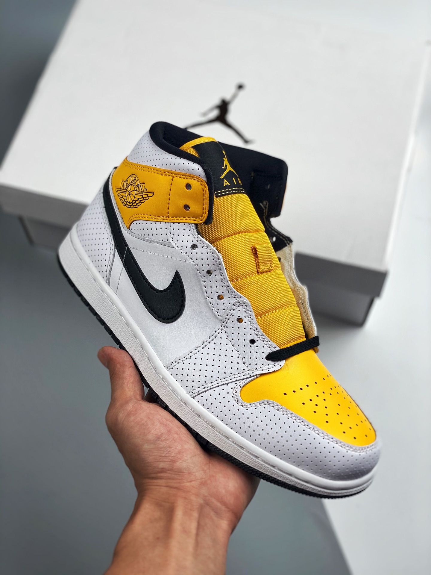 Versión de verificación Air Jordan 1 Mid blanco/negro/amarillo, el mejor mid-top del mercado, calidad tope! La única ve…