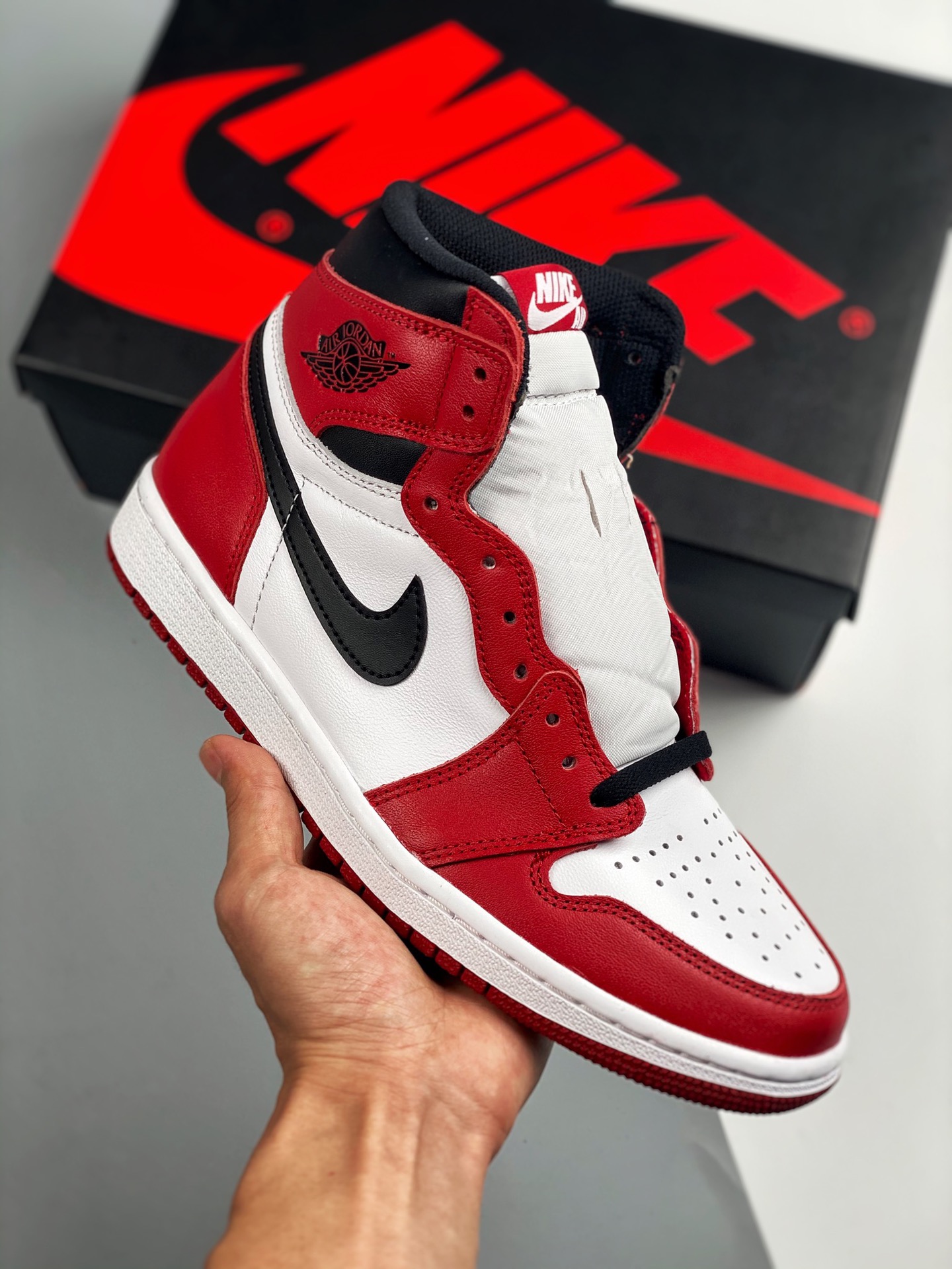 AirJordan 1 Retro "Chicago" Blanco Rojo / Chicago, N.º de producto: 555088-101, nuevo desarrollo, comparación con el za…