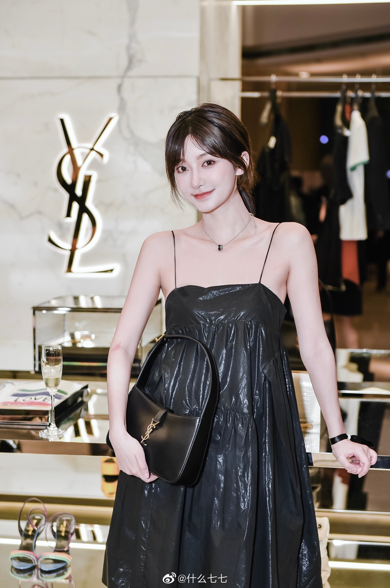 Saint laurent Ysl LE 5 À 7 平纹腋下包 657228黑色