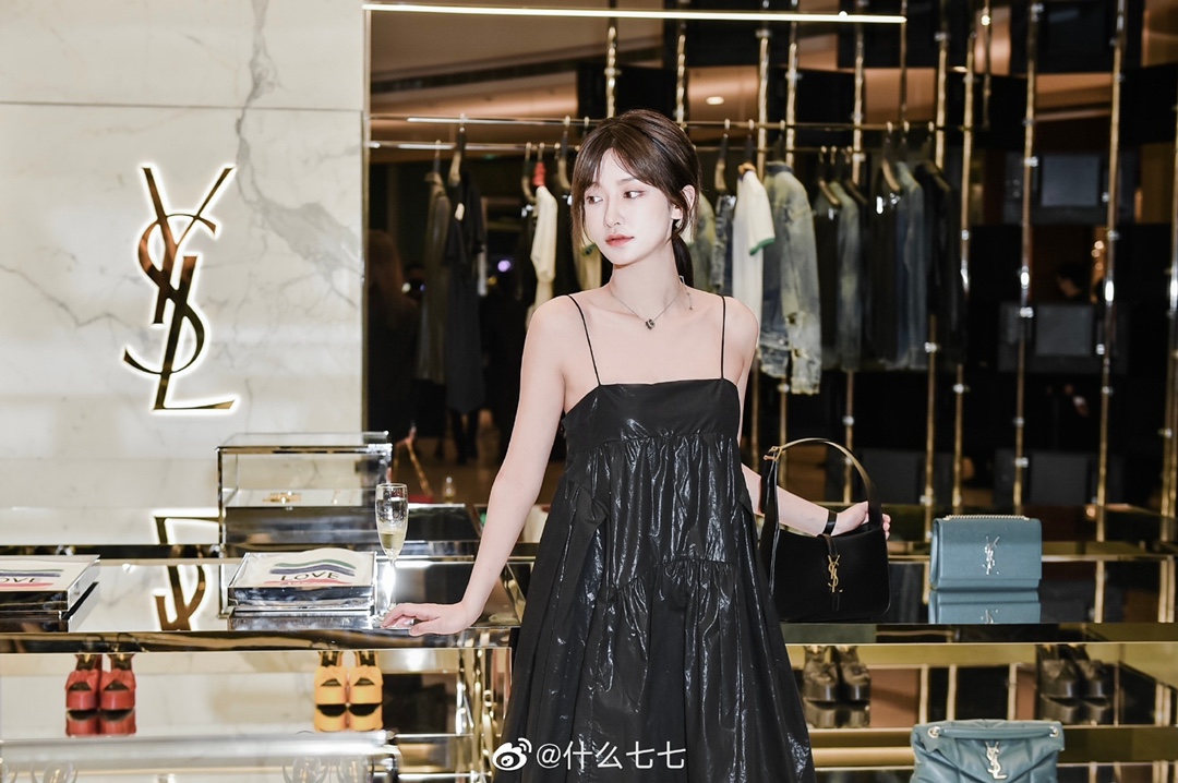 Saint laurent Ysl LE 5 À 7 平纹腋下包 657228黑色