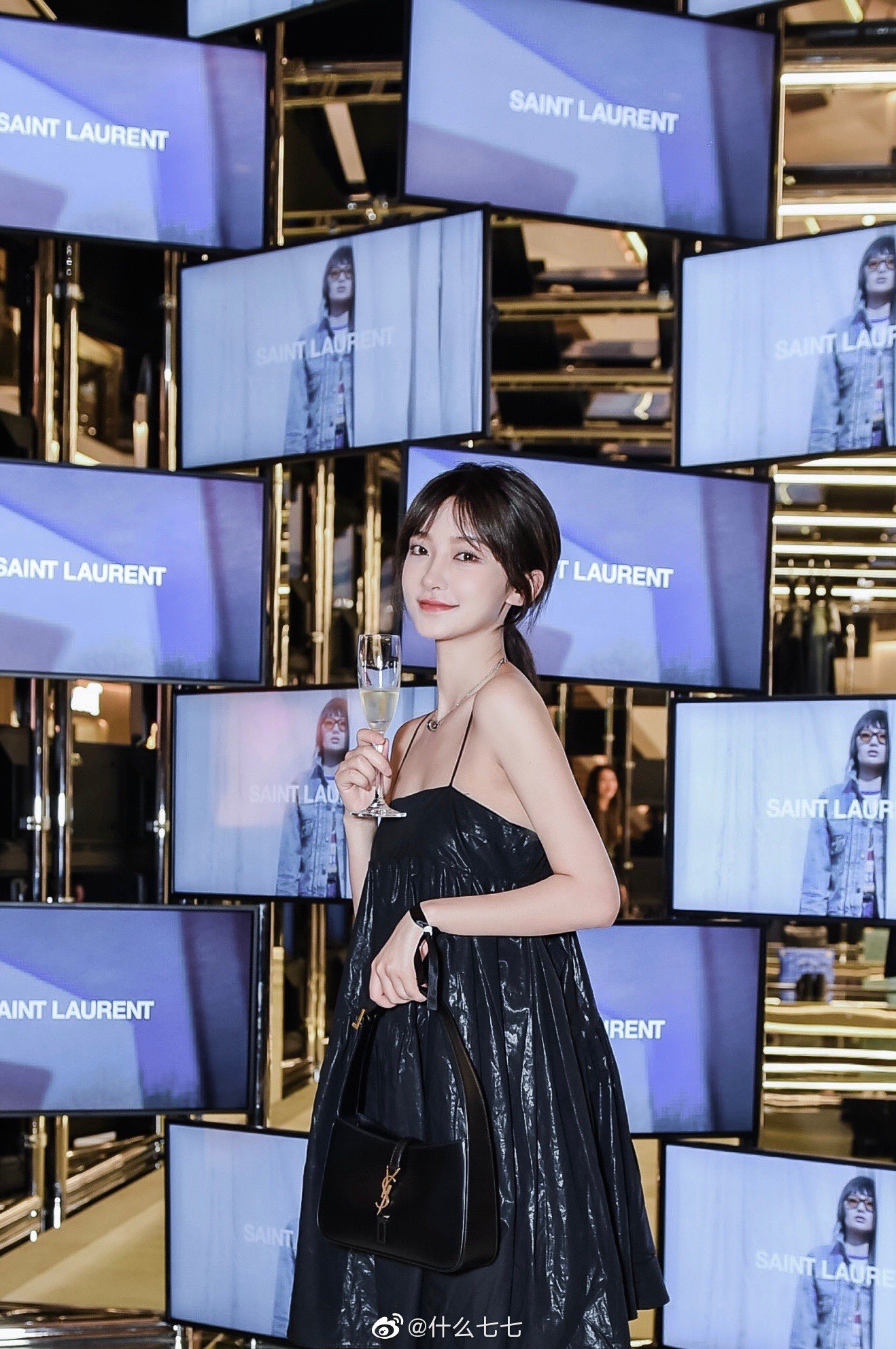 Saint laurent Ysl LE 5 À 7 平纹腋下包 657228黑色