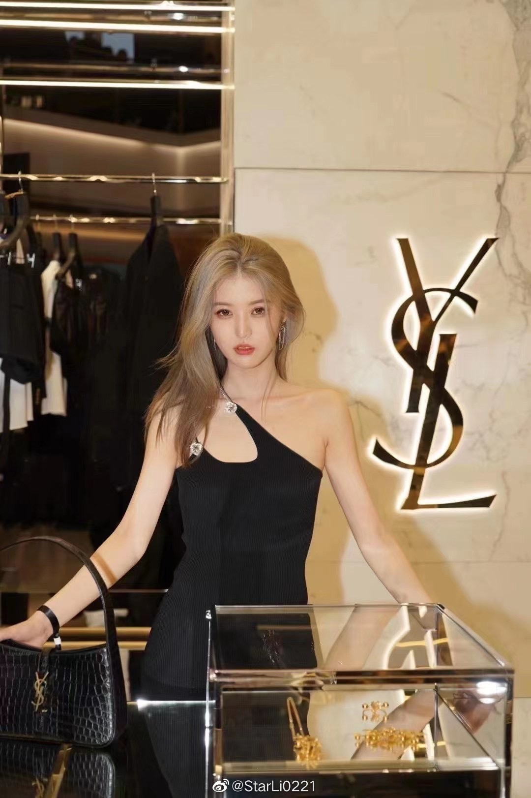 Saint laurent Ysl LE 5 À 7 鳄鱼纹腋下包 657228黑色