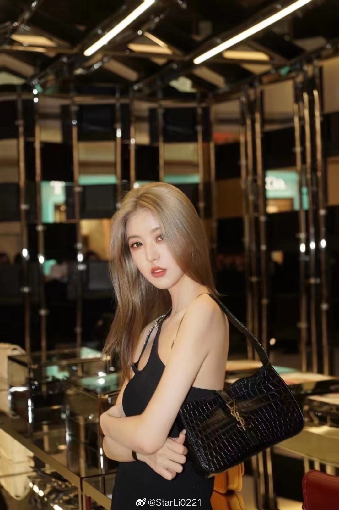 Saint laurent Ysl LE 5 À 7 鳄鱼纹腋下包 657228黑色