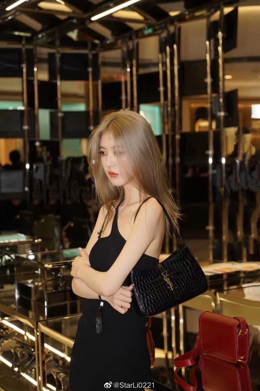 Saint laurent Ysl LE 5 À 7 鳄鱼纹腋下包 657228黑色