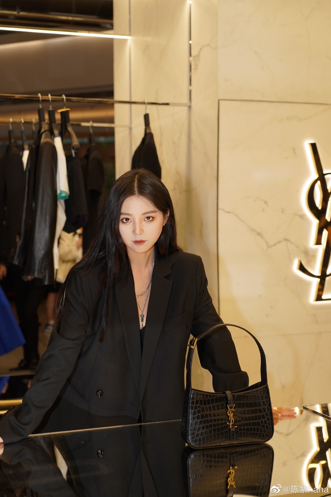 Saint laurent Ysl LE 5 À 7 鳄鱼纹腋下包 657228黑色