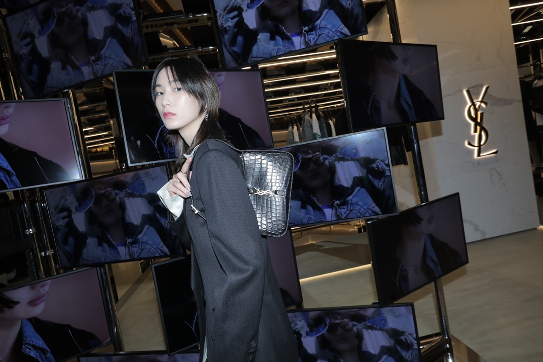 Saint laurent Ysl LE 5 À 7 鳄鱼纹腋下包 657228黑色