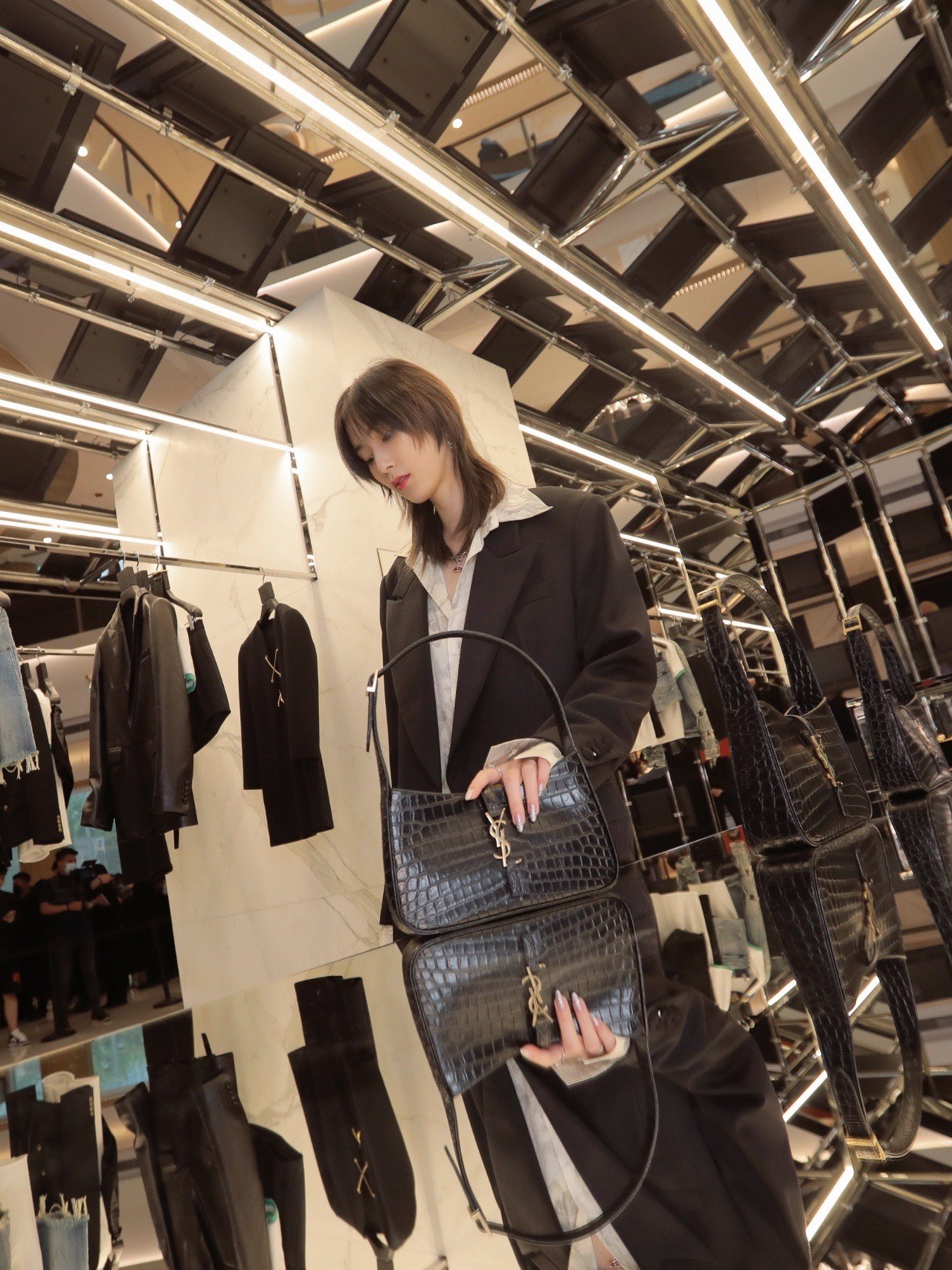 Saint laurent Ysl LE 5 À 7 鳄鱼纹腋下包 657228黑色