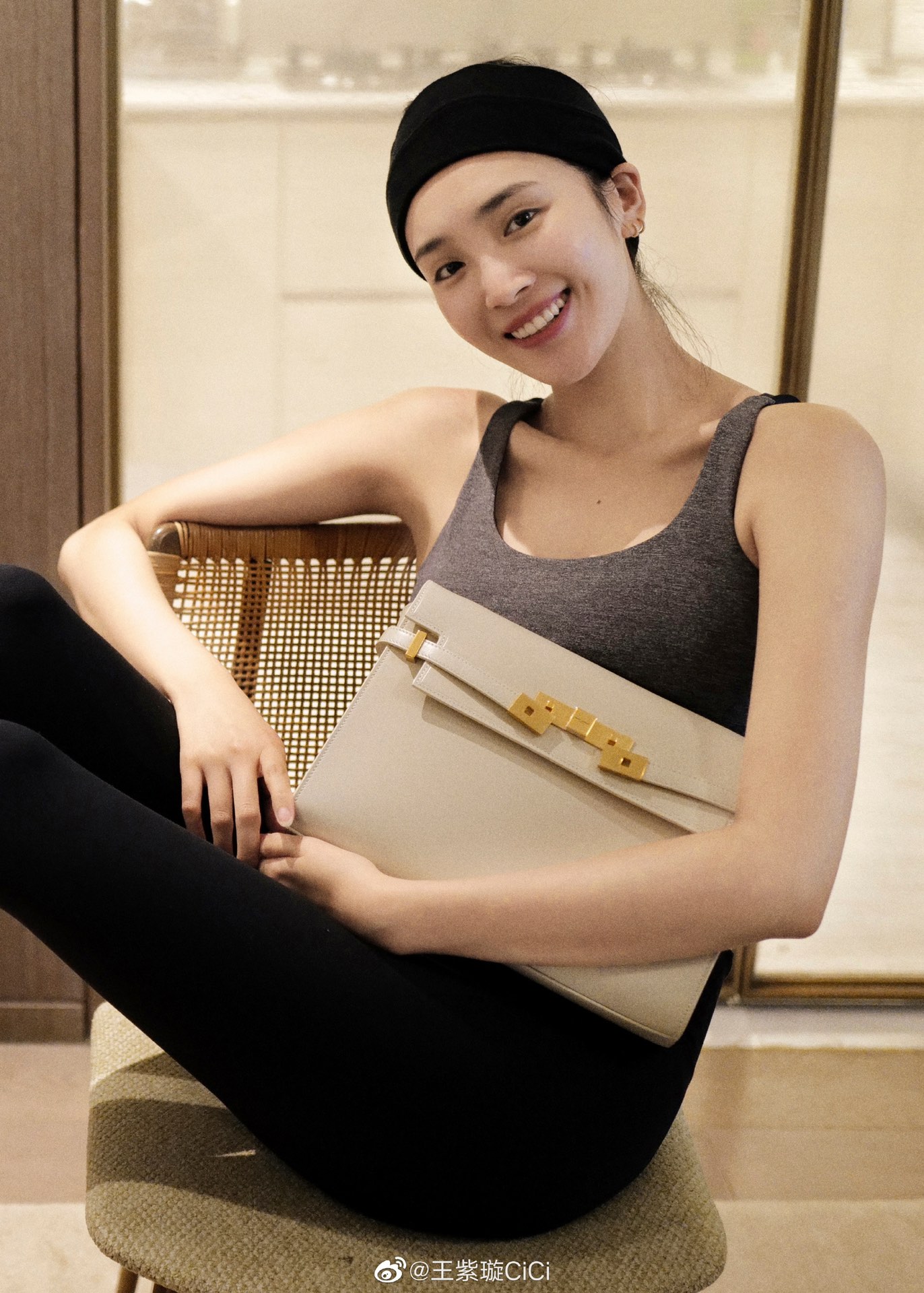 Ysl 𝑴𝒂𝒏𝒉𝒂𝒕𝒕𝒂𝒏 29CM曼哈顿法棍包 579271白色牙签纹金扣