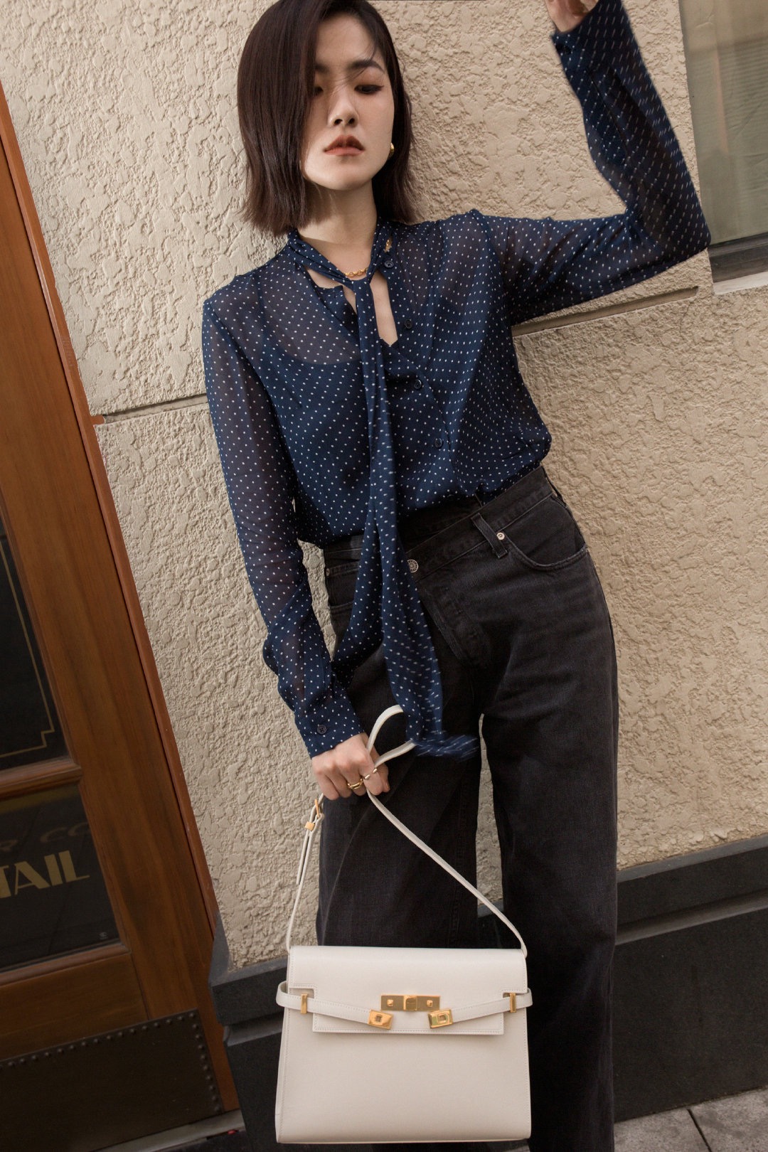 Ysl 𝑴𝒂𝒏𝒉𝒂𝒕𝒕𝒂𝒏 29CM曼哈顿法棍包 579271白色牙签纹金扣