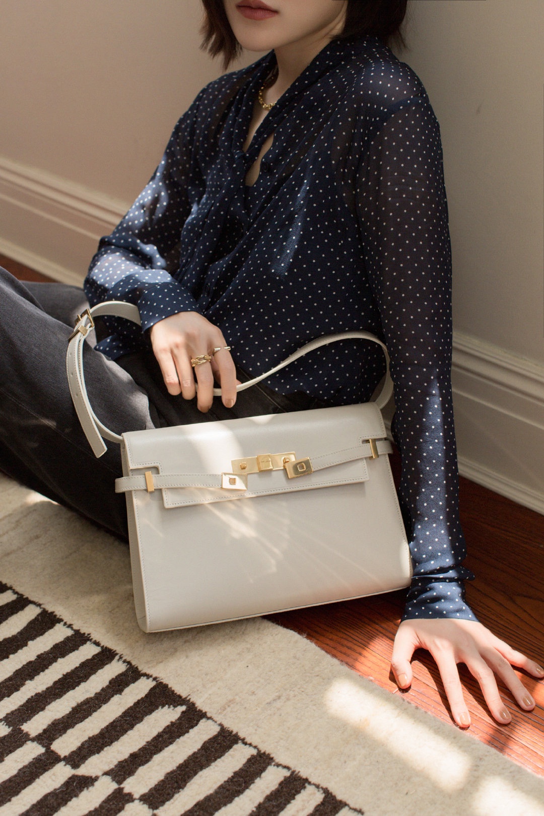 Ysl 𝑴𝒂𝒏𝒉𝒂𝒕𝒕𝒂𝒏 29CM曼哈顿法棍包 579271白色牙签纹金扣