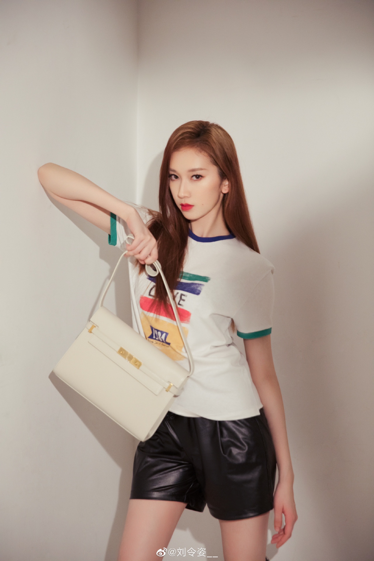 Ysl 𝑴𝒂𝒏𝒉𝒂𝒕𝒕𝒂𝒏 29CM曼哈顿法棍包 579271白色牙签纹金扣