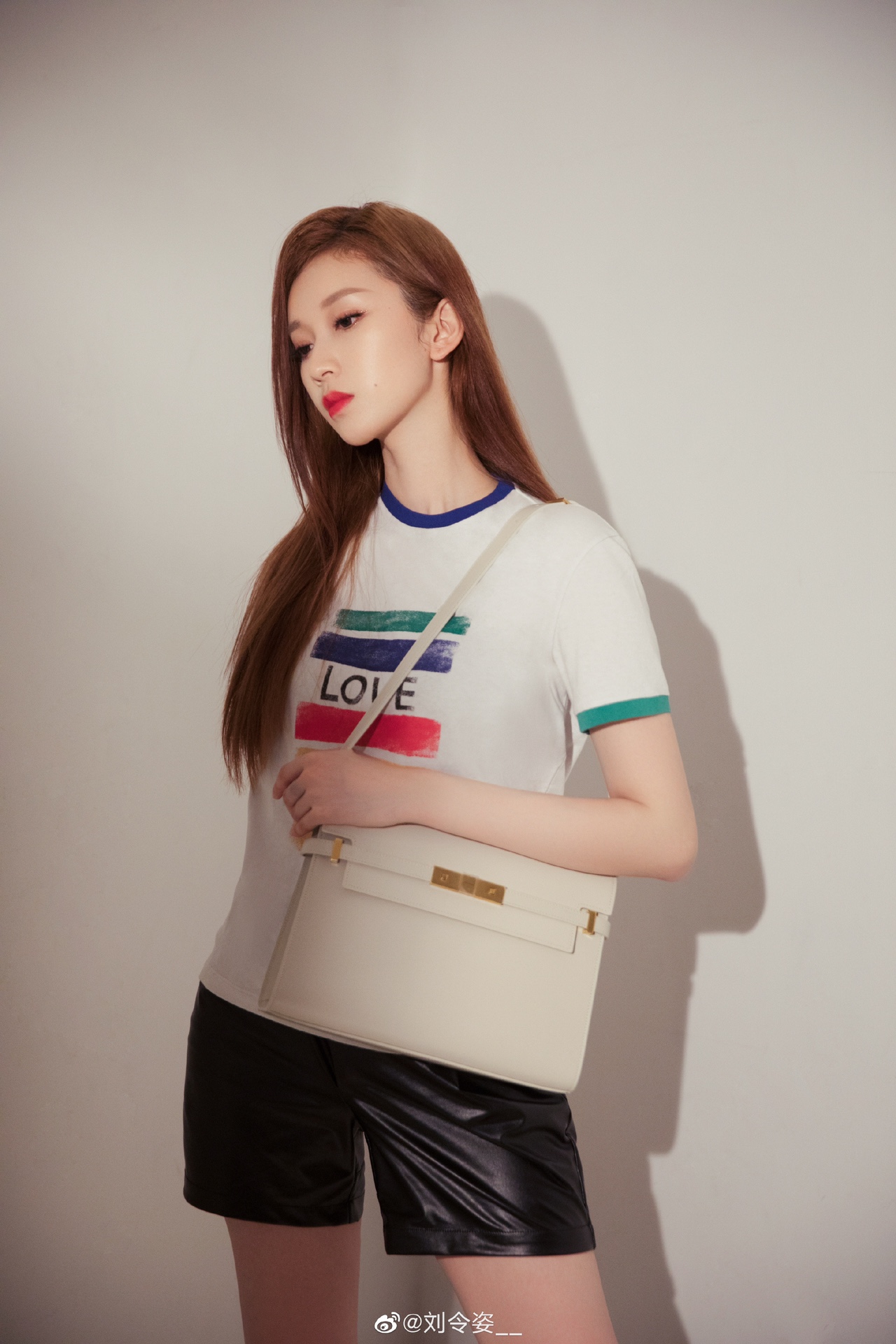 Ysl 𝑴𝒂𝒏𝒉𝒂𝒕𝒕𝒂𝒏 29CM曼哈顿法棍包 579271白色牙签纹金扣