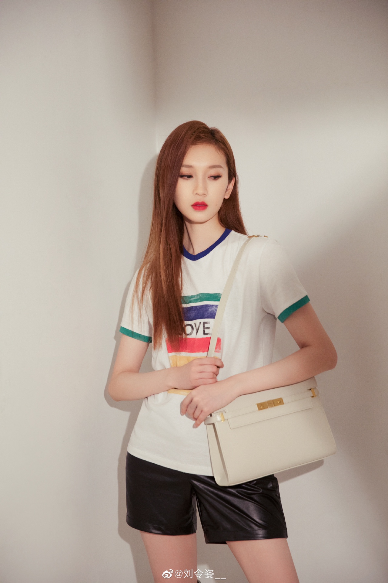 Ysl 𝑴𝒂𝒏𝒉𝒂𝒕𝒕𝒂𝒏 29CM曼哈顿法棍包 579271白色牙签纹金扣