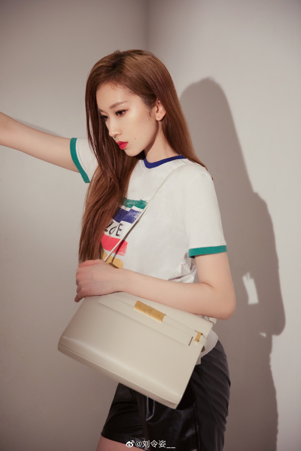 Ysl 𝑴𝒂𝒏𝒉𝒂𝒕𝒕𝒂𝒏 29CM曼哈顿法棍包 579271白色牙签纹金扣