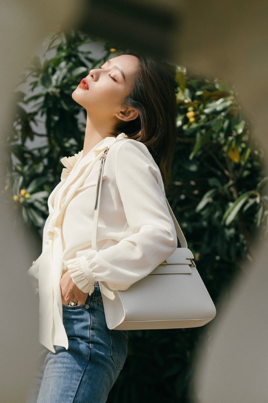 Ysl 𝑴𝒂𝒏𝒉𝒂𝒕𝒕𝒂𝒏 29CM曼哈顿法棍包 579271白色牙签纹金扣