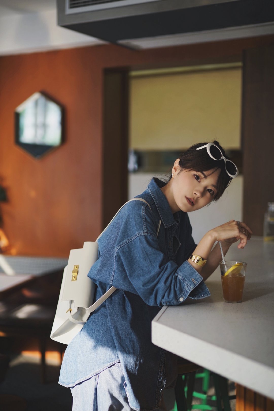 Ysl 𝑴𝒂𝒏𝒉𝒂𝒕𝒕𝒂𝒏 29CM曼哈顿法棍包 579271白色牙签纹金扣