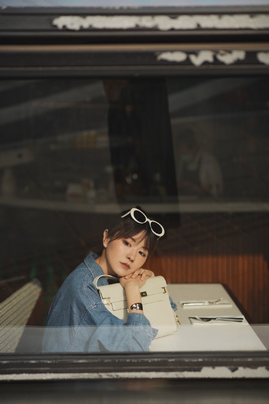 Ysl 𝑴𝒂𝒏𝒉𝒂𝒕𝒕𝒂𝒏 29CM曼哈顿法棍包 579271白色牙签纹金扣