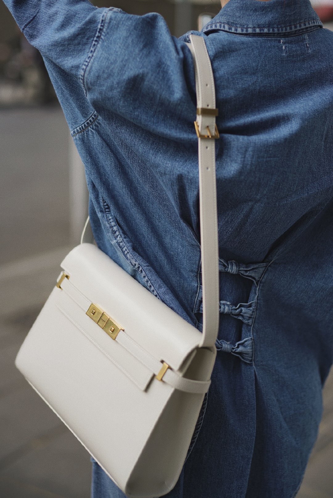 Ysl 𝑴𝒂𝒏𝒉𝒂𝒕𝒕𝒂𝒏 29CM曼哈顿法棍包 579271白色牙签纹金扣