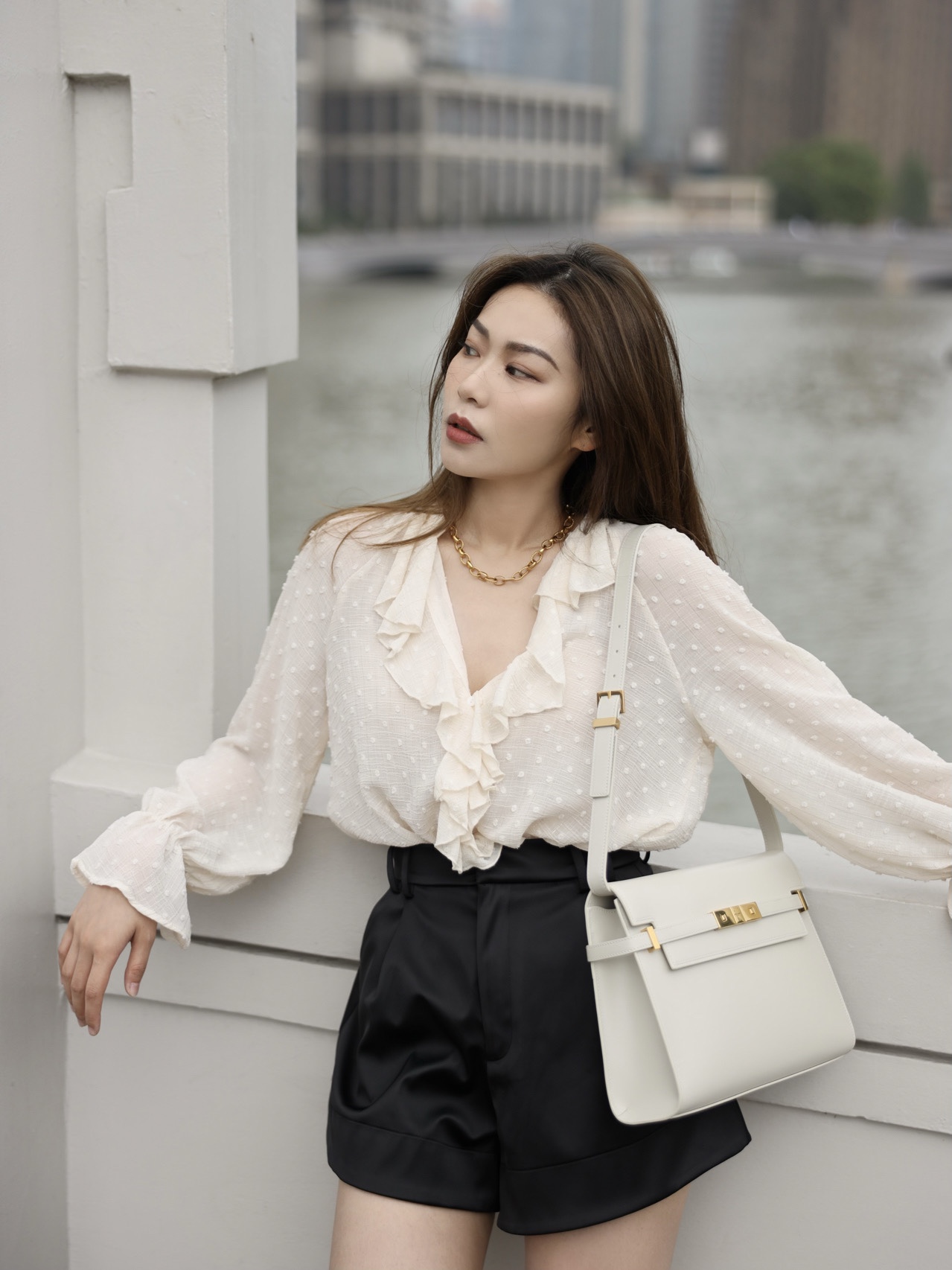 Ysl 𝑴𝒂𝒏𝒉𝒂𝒕𝒕𝒂𝒏 29CM曼哈顿法棍包 579271白色牙签纹金扣