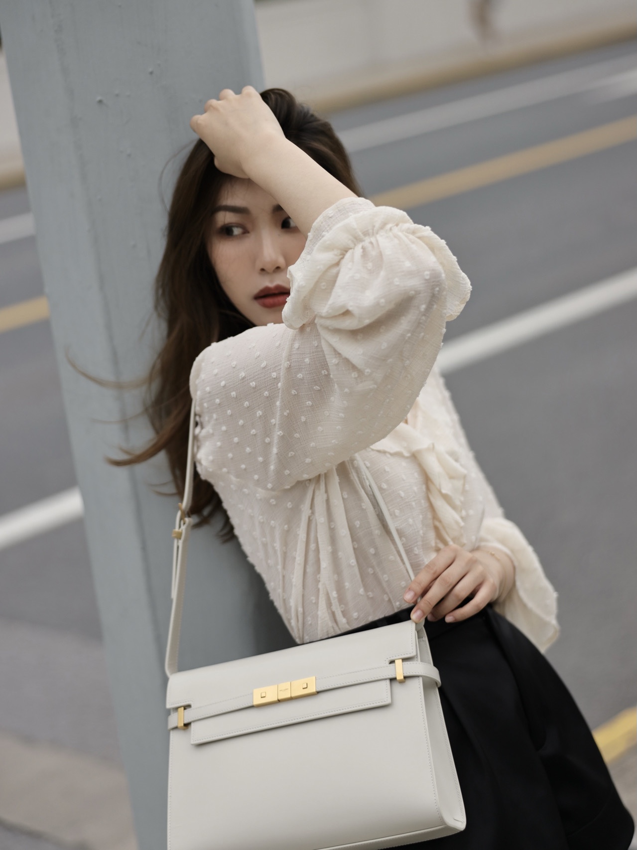 Ysl 𝑴𝒂𝒏𝒉𝒂𝒕𝒕𝒂𝒏 29CM曼哈顿法棍包 579271白色牙签纹金扣