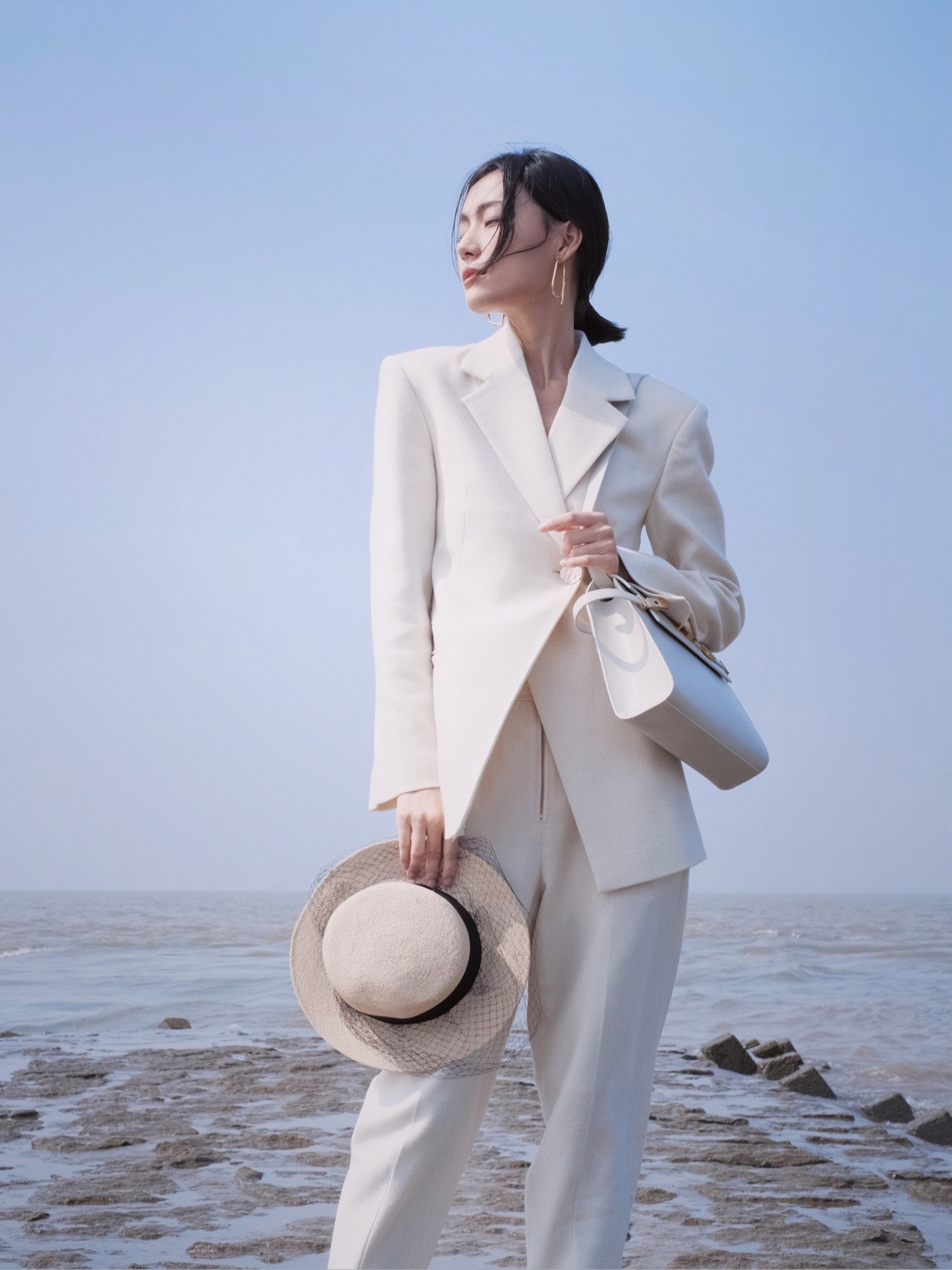 Ysl 𝑴𝒂𝒏𝒉𝒂𝒕𝒕𝒂𝒏 29CM曼哈顿法棍包 579271白色牙签纹金扣