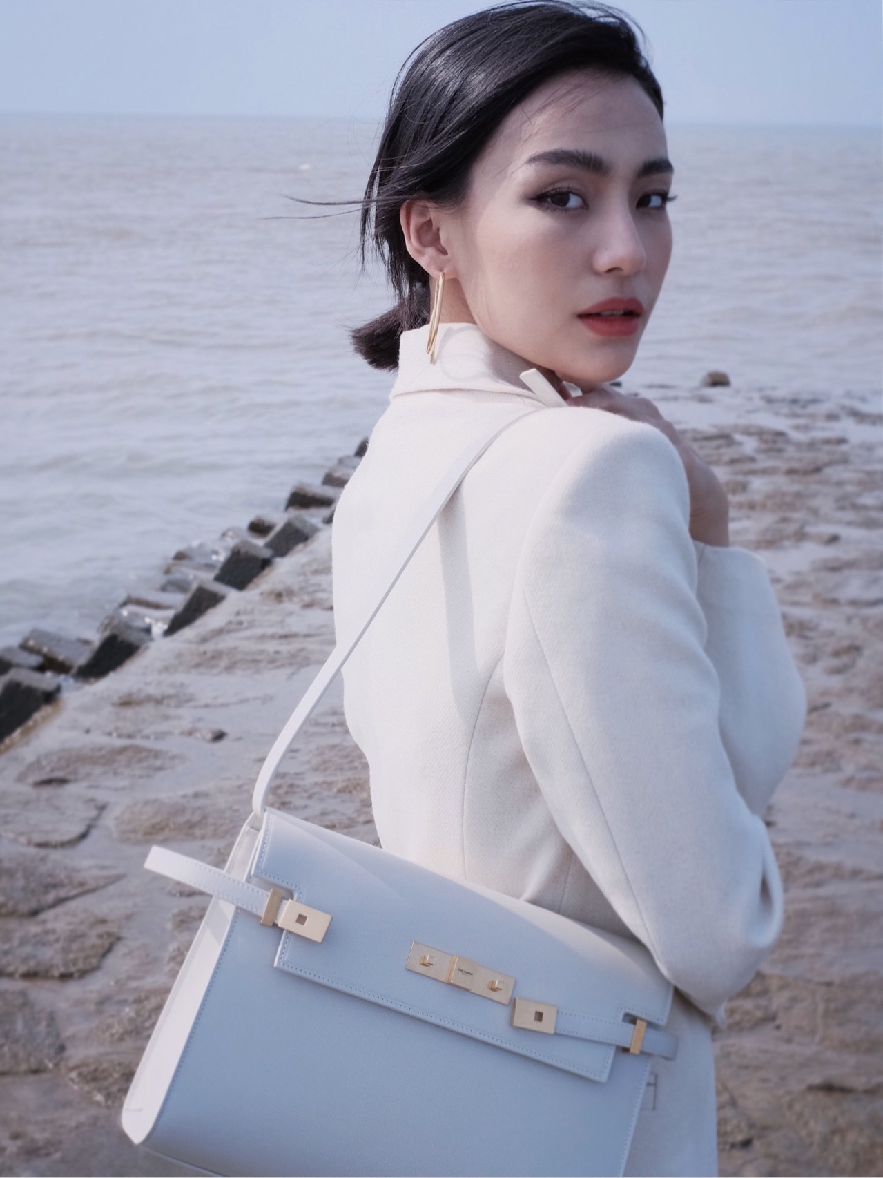 Ysl 𝑴𝒂𝒏𝒉𝒂𝒕𝒕𝒂𝒏 29CM曼哈顿法棍包 579271白色牙签纹金扣