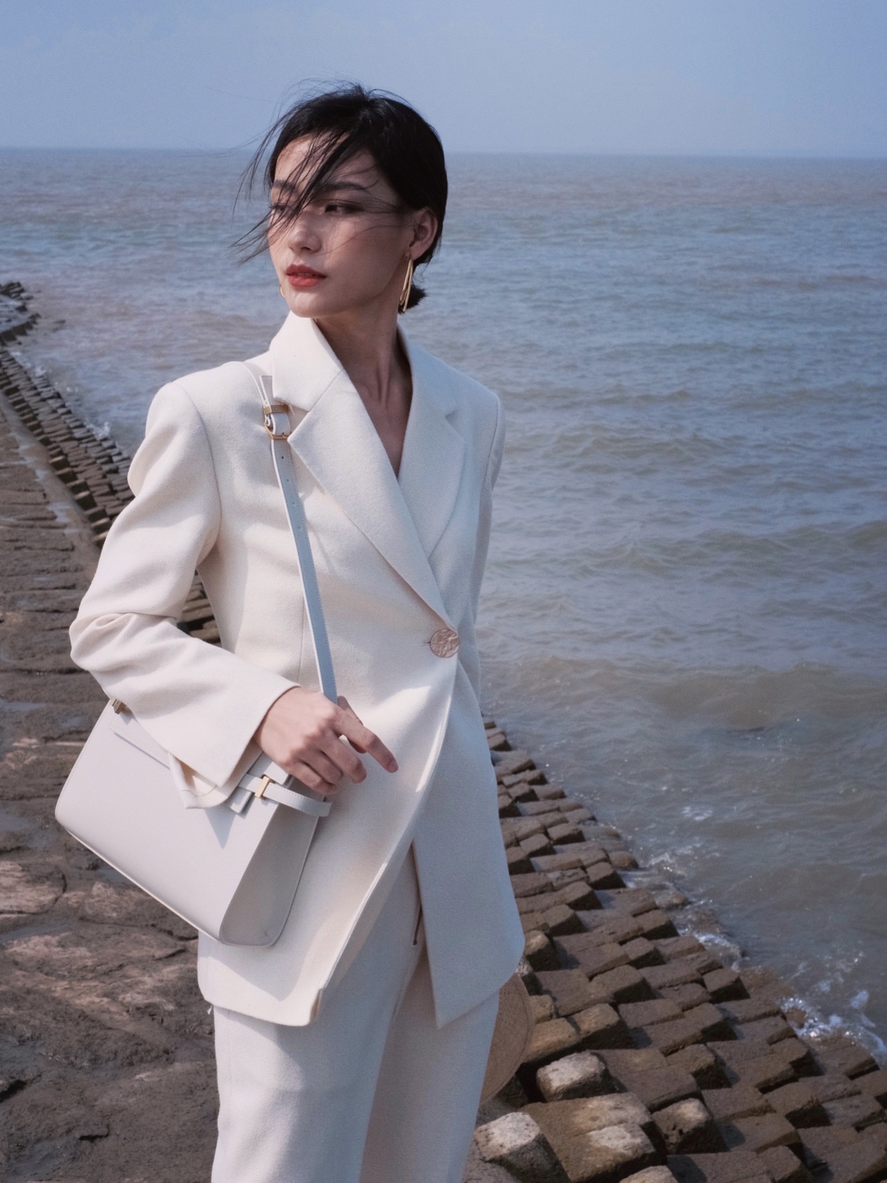 Ysl 𝑴𝒂𝒏𝒉𝒂𝒕𝒕𝒂𝒏 29CM曼哈顿法棍包 579271白色牙签纹金扣