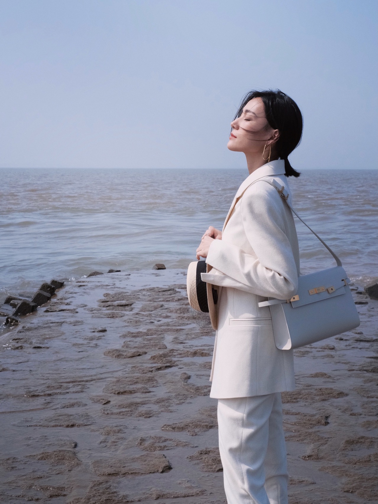 Ysl 𝑴𝒂𝒏𝒉𝒂𝒕𝒕𝒂𝒏 29CM曼哈顿法棍包 579271白色牙签纹金扣