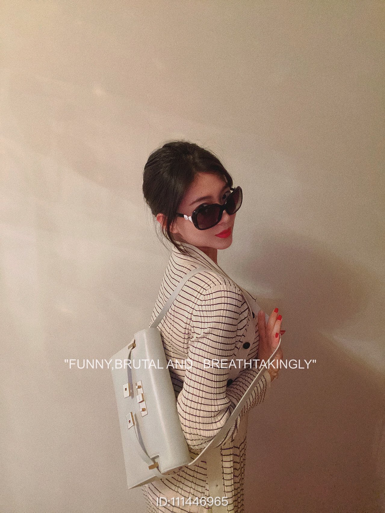 Ysl 𝑴𝒂𝒏𝒉𝒂𝒕𝒕𝒂𝒏 29CM曼哈顿法棍包 579271白色牙签纹金扣