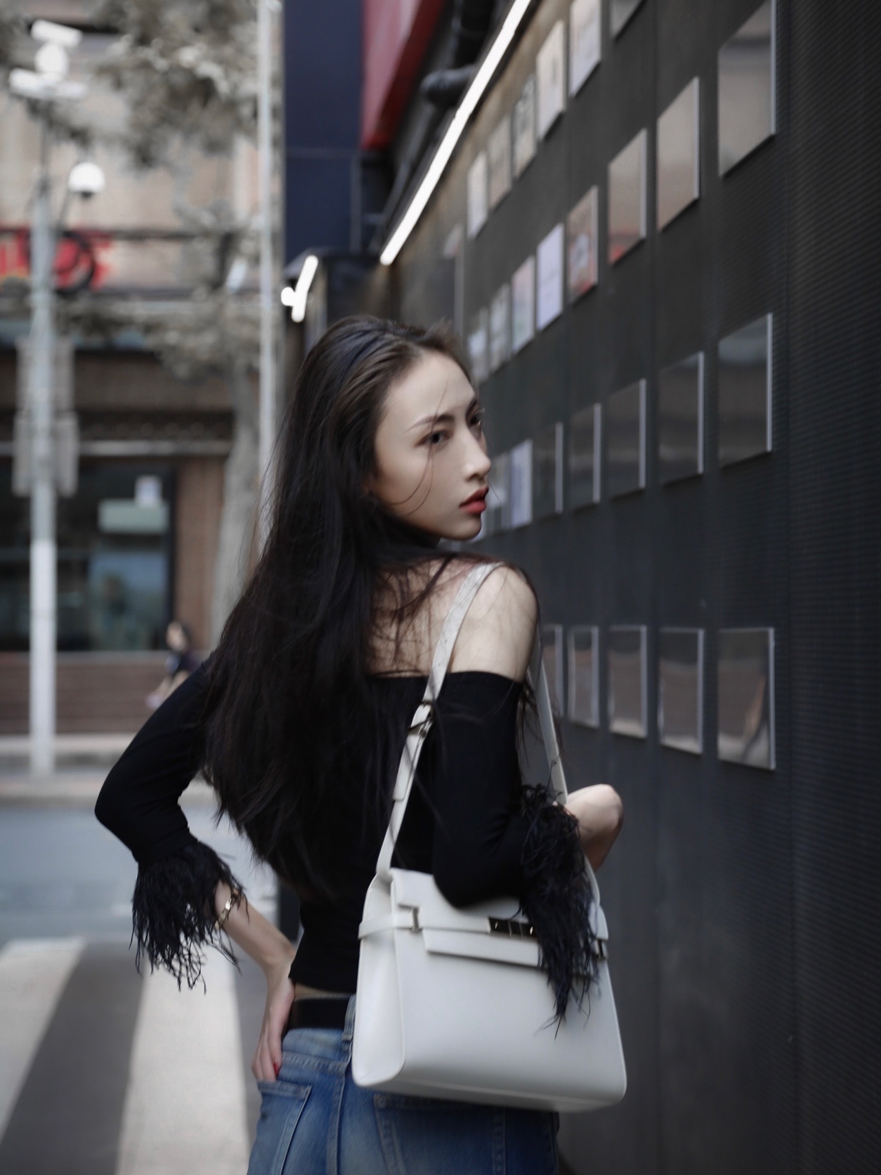 Ysl 𝑴𝒂𝒏𝒉𝒂𝒕𝒕𝒂𝒏 29CM曼哈顿法棍包 579271白色牙签纹金扣