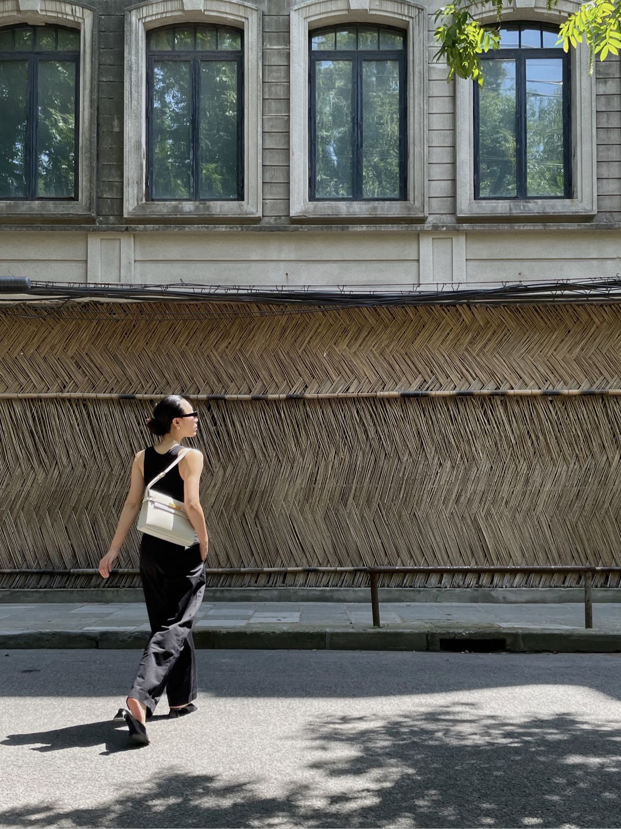 Ysl 𝑴𝒂𝒏𝒉𝒂𝒕𝒕𝒂𝒏 29CM曼哈顿法棍包 579271白色牙签纹金扣