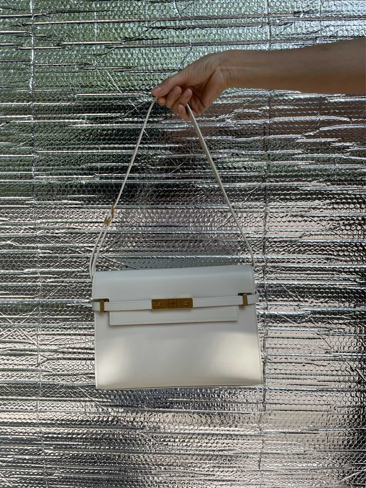 Ysl 𝑴𝒂𝒏𝒉𝒂𝒕𝒕𝒂𝒏 29CM曼哈顿法棍包 579271白色牙签纹金扣