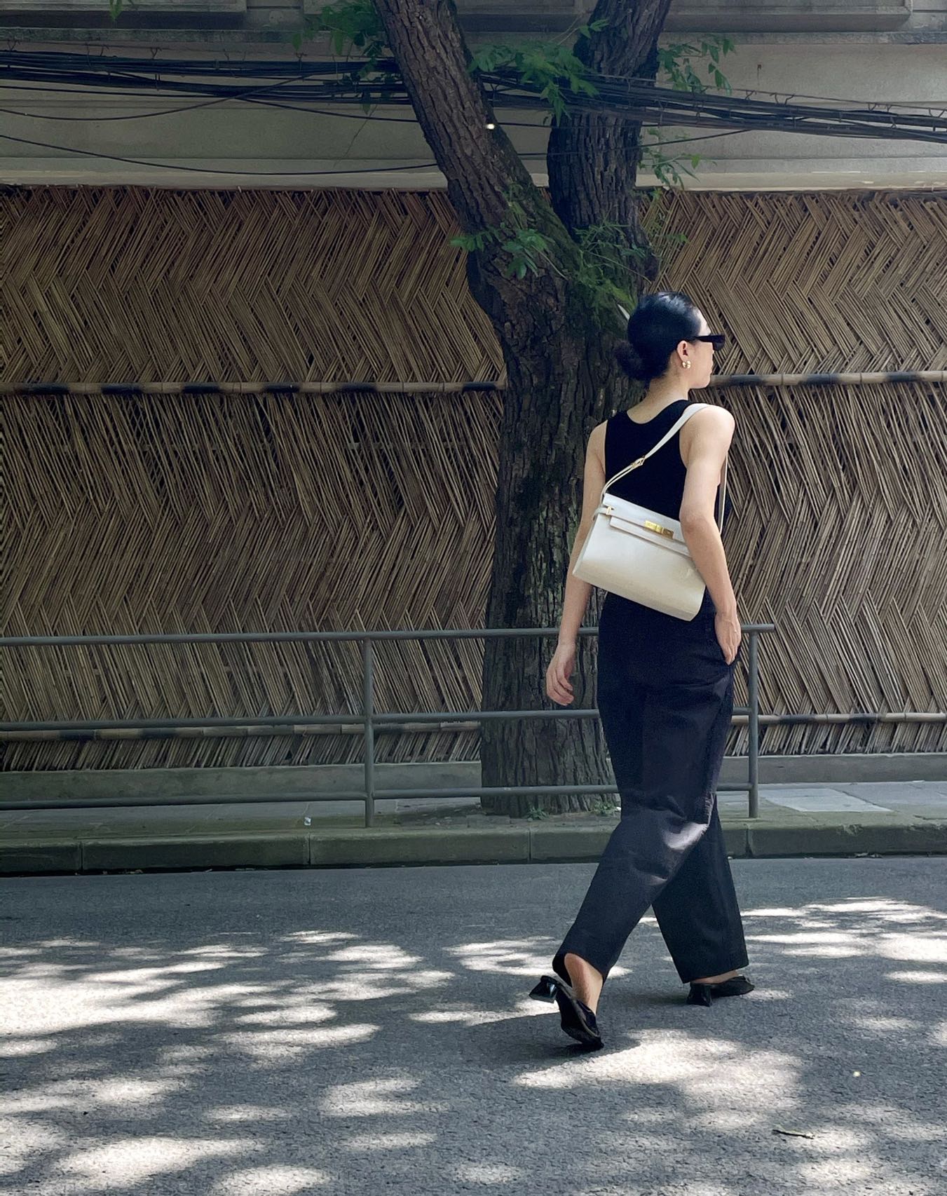 Ysl 𝑴𝒂𝒏𝒉𝒂𝒕𝒕𝒂𝒏 29CM曼哈顿法棍包 579271白色牙签纹金扣