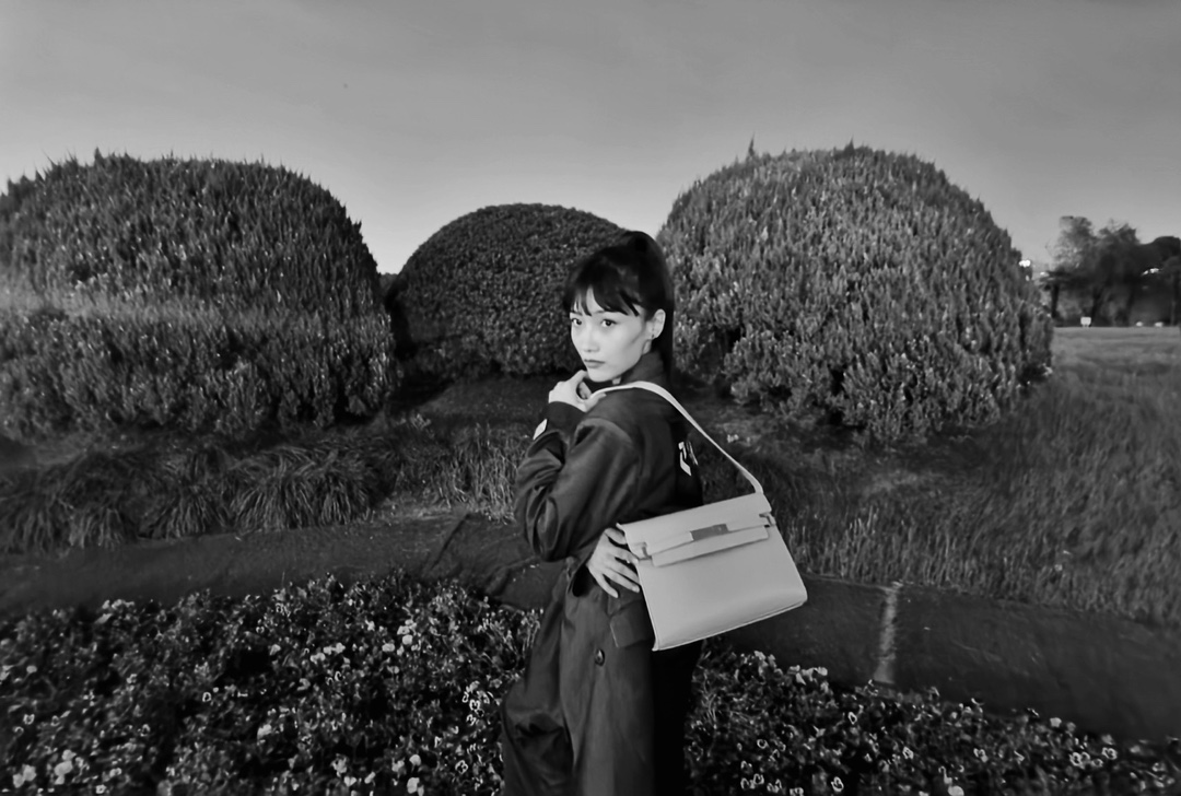 Ysl 𝑴𝒂𝒏𝒉𝒂𝒕𝒕𝒂𝒏 29CM曼哈顿法棍包 579271白色牙签纹金扣