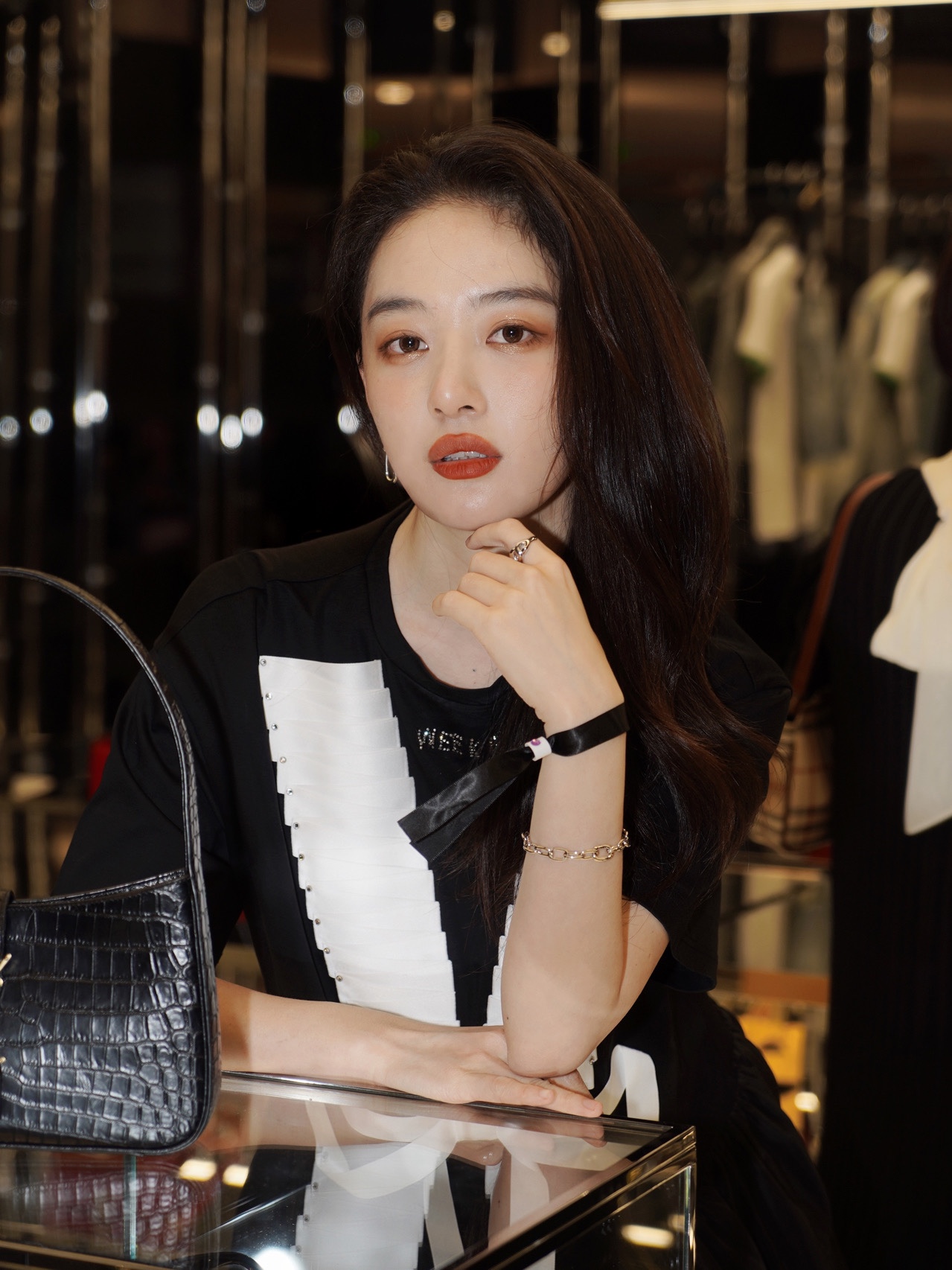 Saint laurent Ysl LE 5 À 7 鳄鱼纹腋下包 657228黑色