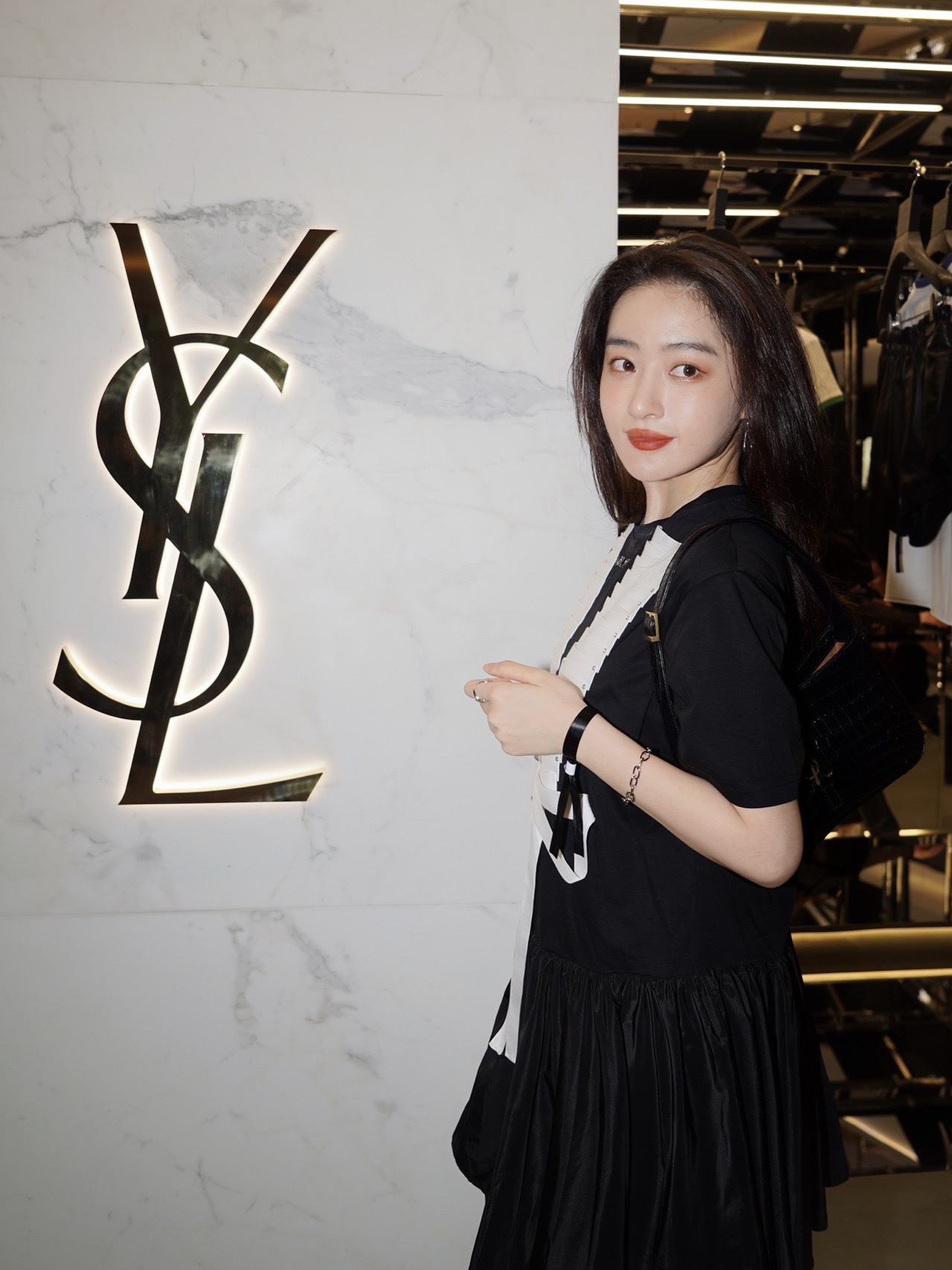 Saint laurent Ysl LE 5 À 7 鳄鱼纹腋下包 657228黑色