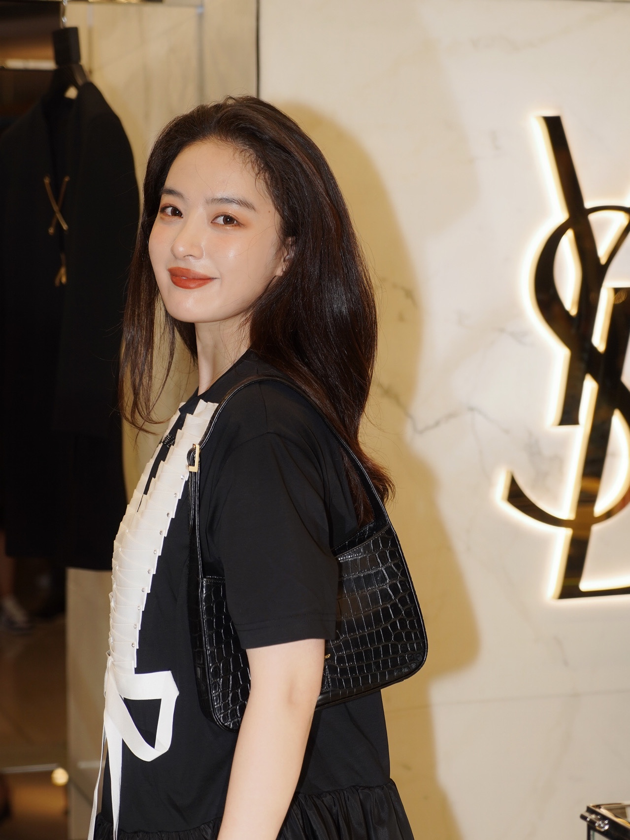 Saint laurent Ysl LE 5 À 7 鳄鱼纹腋下包 657228黑色