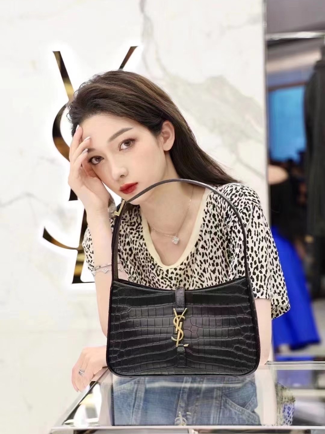 Saint laurent Ysl LE 5 À 7 鳄鱼纹腋下包 657228黑色