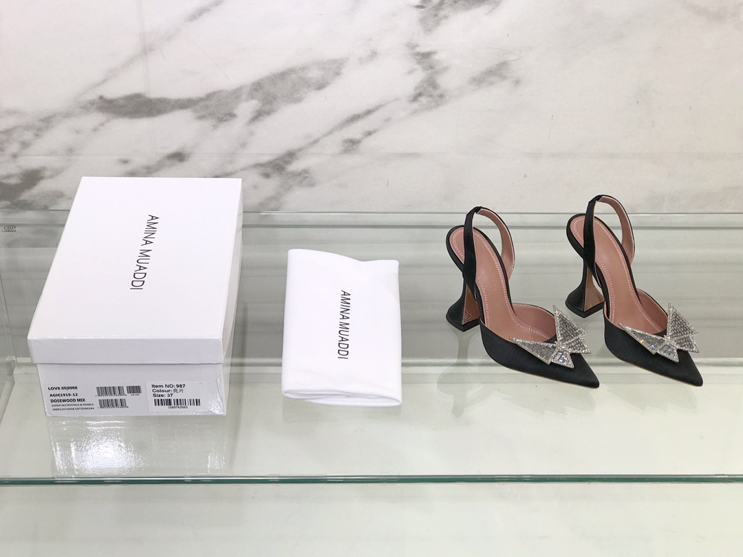 NO:240374,Amina Muaddi Designer's new spring and summer butterfly rhinestone high heels designed by Amina Muaddi Original silk material, imported lambskin footbed, imported leather outsole from Italy (with injection molding and non-slip) Heel height 8cm, 10cm Color black (can be customized two colors of royal blue and rose red) size35-39 (34, 40, 41 custom-made without return and exchange), high heels, high heels, sheepskin, real silk, Leather soles19860909Amina Muaddi 意大利备受瞩目的设计师 设计的春夏新款蝴蝶水钻高跟鞋 原版真丝材料,进口小羊皮垫脚,意大利进口真皮大底（带注塑防滑） 跟高8cm、10cm 颜色黑色（可以定制宝蓝、玫红色2种颜色） size35-39（34、40、41定制不退换）,高跟鞋,high heels,sheepskin,real silk,Leather soles,Women's Shoes