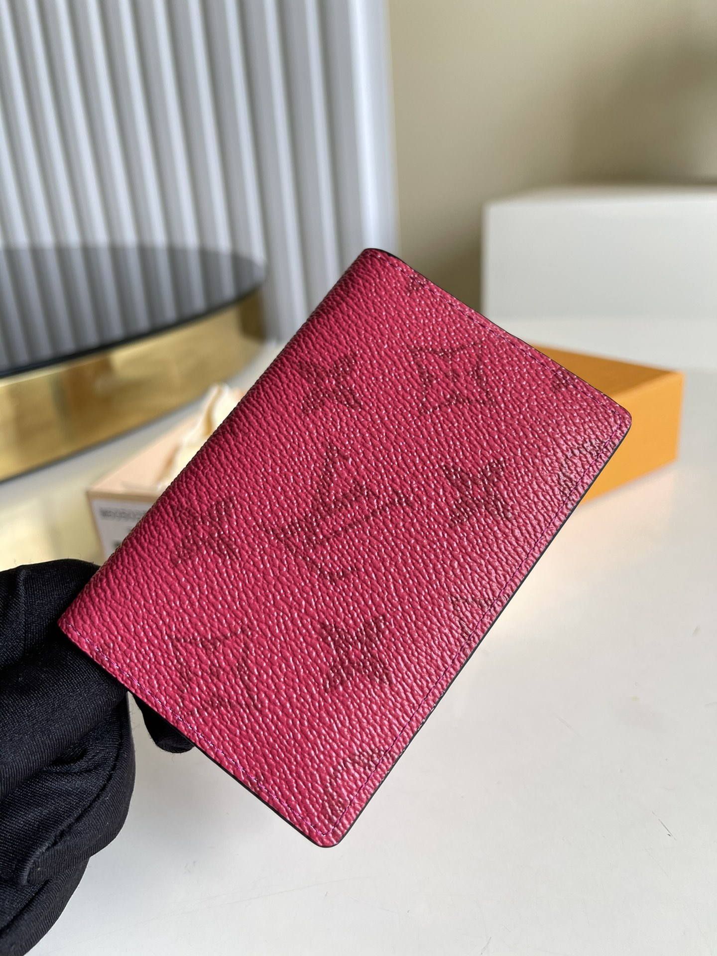 NO:396850,【Exclusive real photo M60502】Cross-patterned rose red pocket wallet card bag wallet series Tagarama series launches special pocket wallet. Taga leather and Monogram Eclipse canvas create a slim appearance, the inner bag and card slot can store banknotes and notes, and can also be easily included in pockets or handbags. Detailed features 8.0 x 11.0 x 1.0 cm.v.,LV [original leather],louis vuitton,wallets19860909【独家实拍M60502】十字纹玫红 口袋钱夹 卡包 钱包系列 Tagarama 系列推出特别款口袋钱夹.Taga 皮革与 Monogram Eclipse 帆布塑造纤巧外形,内袋及卡位可收纳纸钞及票据,亦可轻松收入口袋或手袋.详细特征8.0 x 11.0 x 1.0 cm.v.,LV【原厂皮】,louis vuitton,wallets,Bag