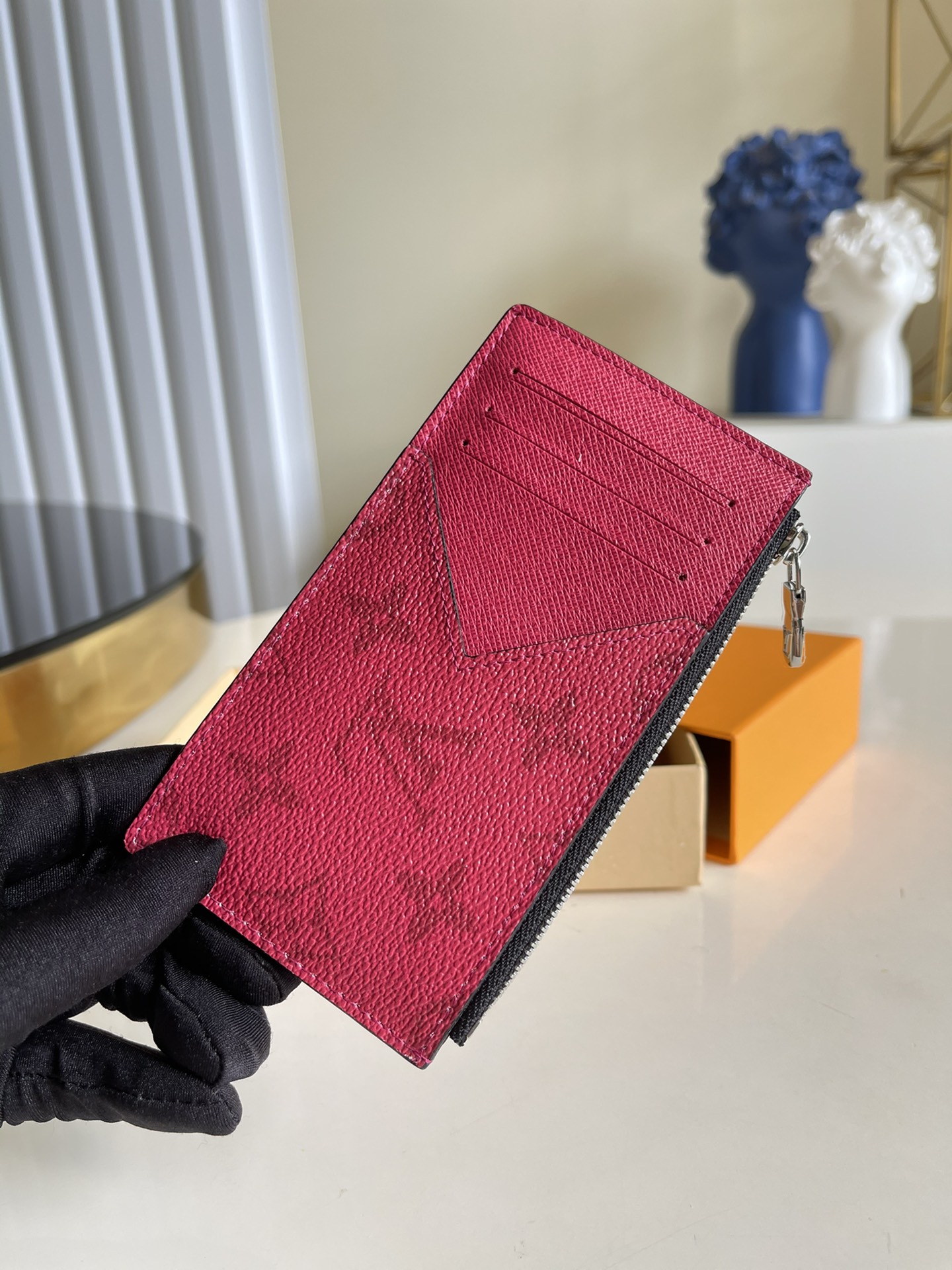 NO:396856,【Exclusive real photo M64038】Coin card clip Rose red cross wallet series COIN card clip is a classic canvas and Taga leather immersed in bright colors, with card slots, zipper change compartments and patch pockets for cash or notes, which can also be easily placed in most pockets.8 x 14.5 x 1 cm v.,LV [original leather],louis vuitton,wallets19860909【独家实拍M64038】Coin卡夹 玫红色 十字纹 钱包系列 COIN 卡夹 为经典帆布和 Taga 皮革浸染明亮色彩,设有卡位、拉链零钱隔层和收纳现金或票据的贴袋,亦可轻松置于多数口袋中.8 x 14.5 x 1 厘米v.,LV【原厂皮】,louis vuitton,wallets,Bag