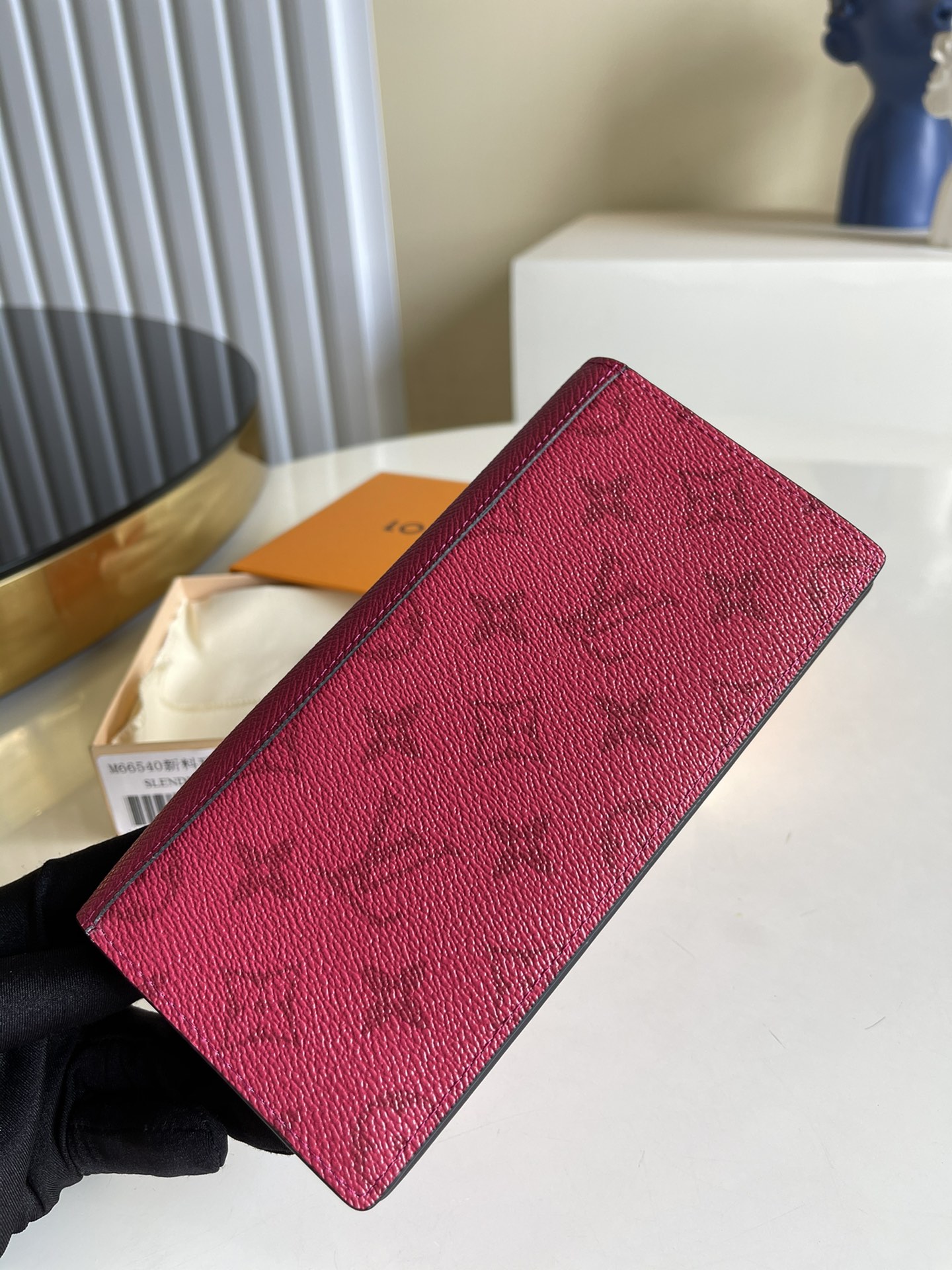 NO:396859,【Exclusive real photo M66540 cross-patterned rose red】New suit clip This wallet is made of Brazza in color and is made of Damier Graphite canvas. It is practical in design and has a very unique style. It can be easily placed in the top pocket size 19x10cm.v., LV [original leather], louis vuitton, business suit19860909【独家实拍M66540十字纹玫红】新款西装夹 这款皮夹是彩色搭配别出心裁Brazza而制,采用DamierGraphite帆布制造,设计实用,极具都会风格.可轻易放入上衣口袋尺寸19x10cm.v.,LV【原厂皮】,louis vuitton,business suit,Bag