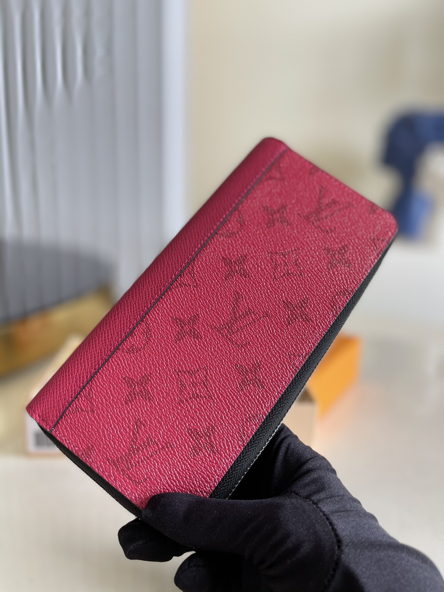 NO:396862,【Exclusive real photo 63095 cross-patterned rose red】New Zipper Wallet ZIPPY VERTICAL Wallet This men's vertical zipper wallet is made of wear-resistant Damier Graphite canvas, with elegant temperament. Multiple practical pockets and compartments designs can easily accommodate cash, credit cards and change. 20x10cm.v.280, LV [original leather], louis vuitton, wallets19860909【独家实拍63095 十字纹玫红】新款拉链钱包ZIPPY VERTICAL 钱夹这款男士竖款拉链钱夹以耐磨的Damier Graphite 帆布制成,气质优雅.多个实用的口袋和隔层设计可轻松容纳现金、信用卡和零钱.20x10cm.v.280,LV【原厂皮】,louis vuitton,wallets,Bag