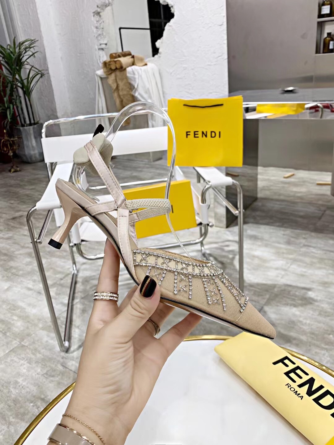 “2021 FEND High-Heavy Sandals: Elegant, Hand-Made, Cozy Sheepskin, Recommended Purchase” - 图片 7