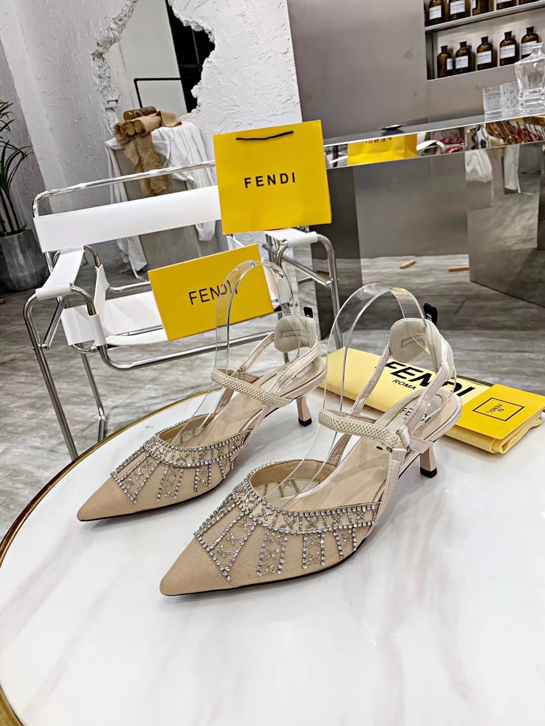 “2021 FEND High-Heavy Sandals: Elegant, Hand-Made, Cozy Sheepskin, Recommended Purchase” - 图片 2