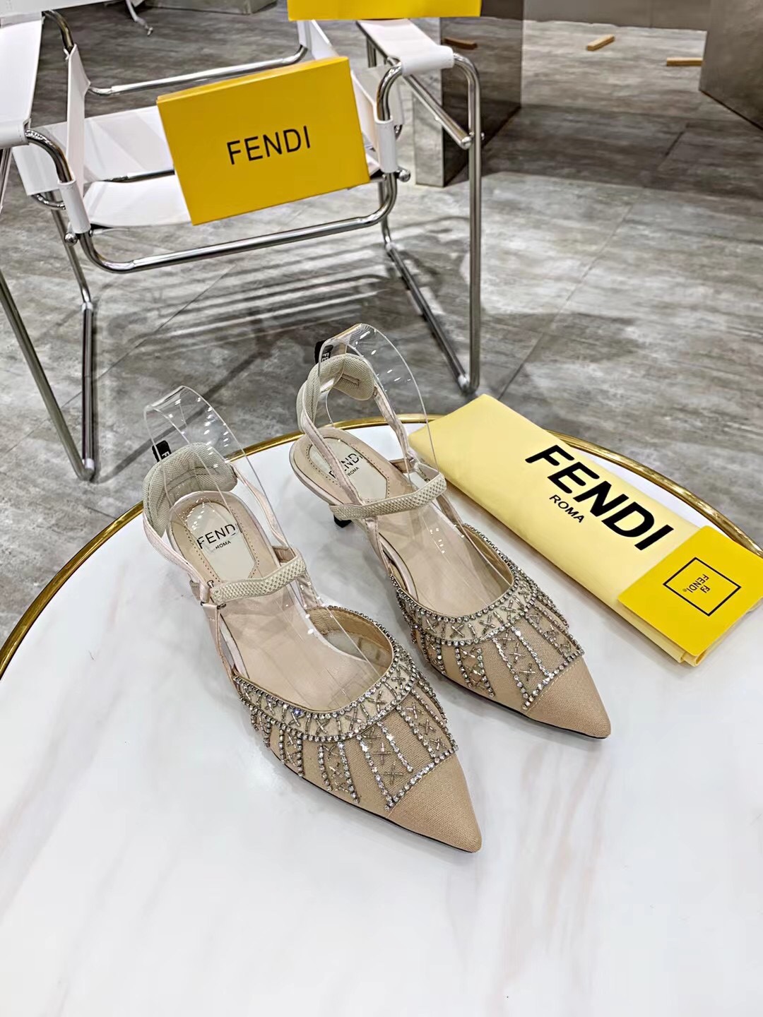 “2021 FEND High-Heavy Sandals: Elegant, Hand-Made, Cozy Sheepskin, Recommended Purchase” - 图片 4