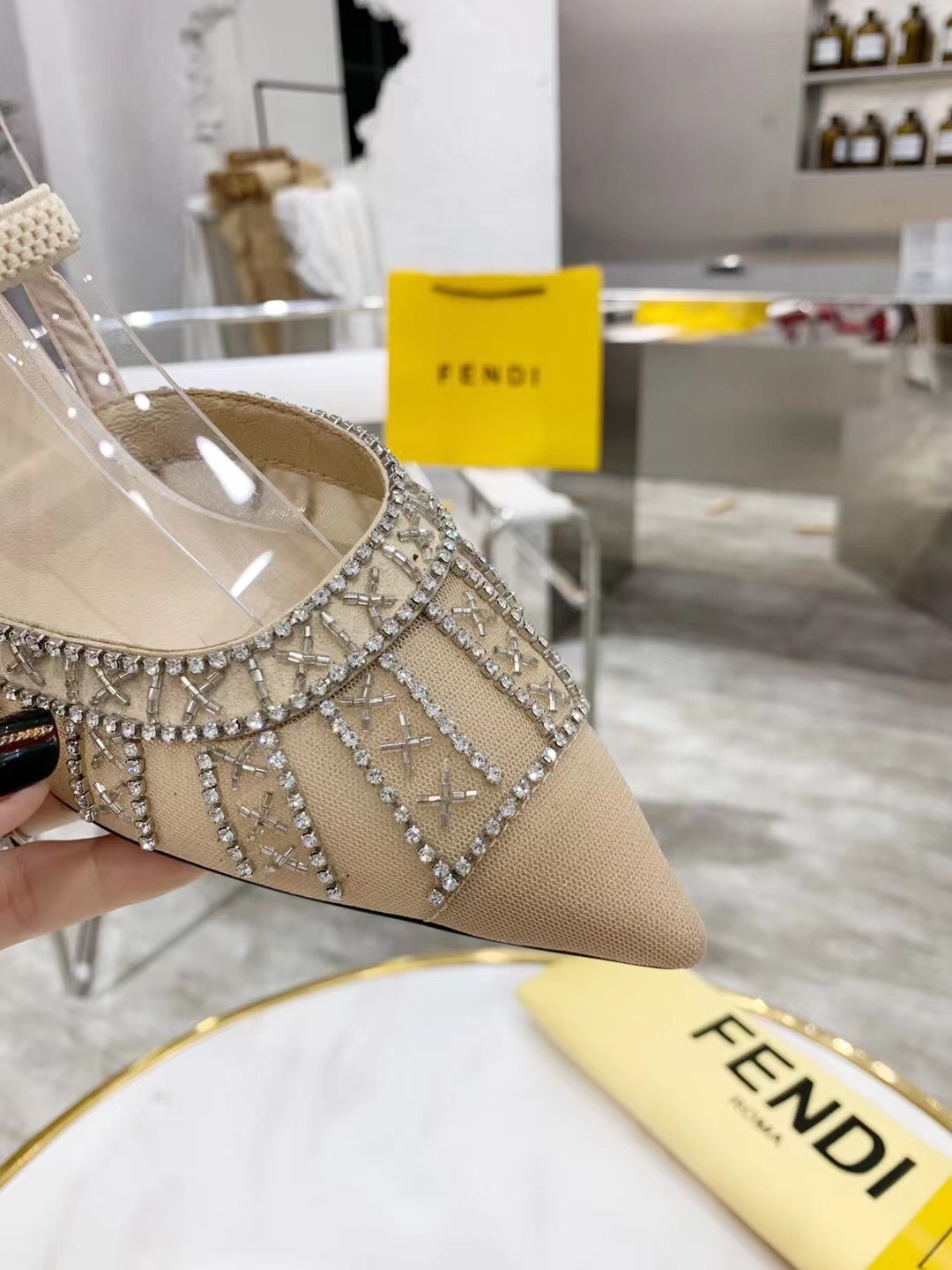 “2021 FEND High-Heavy Sandals: Elegant, Hand-Made, Cozy Sheepskin, Recommended Purchase” - 图片 6