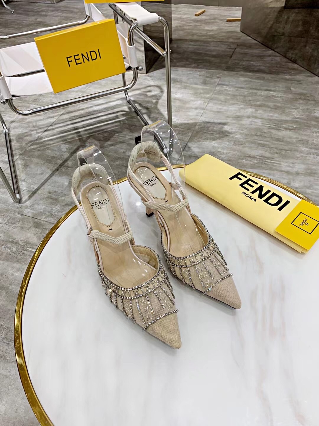 2021 FEND’s New High-Heavy Sandals: Elegant, Hand-Made with Premium Materials - 图片 3