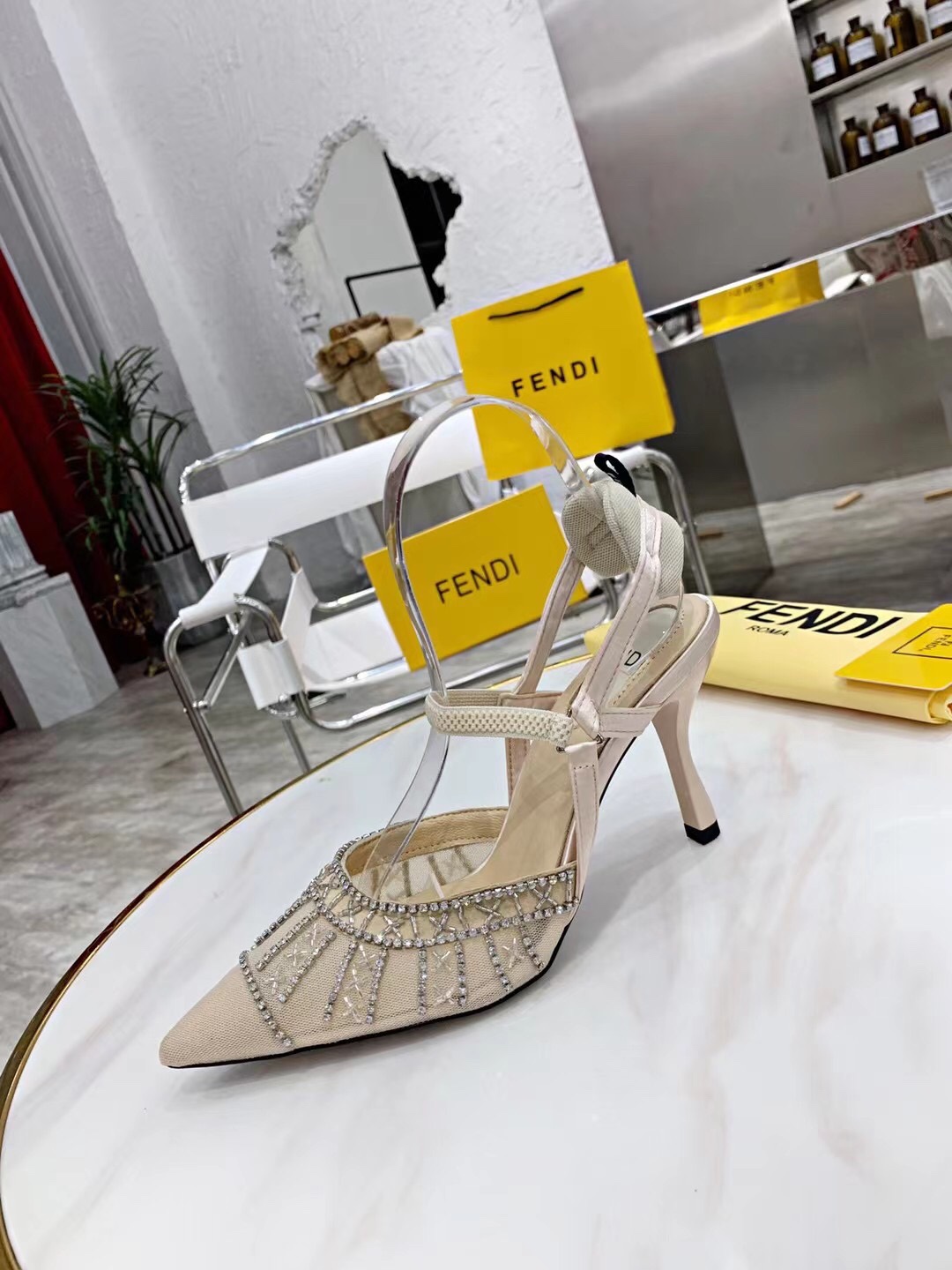 2021 FEND’s New High-Heavy Sandals: Elegant, Hand-Made with Premium Materials - 图片 9